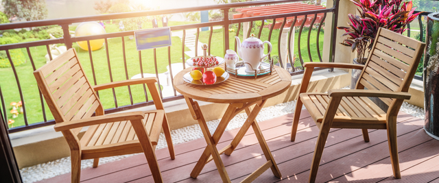 Best balcony chairs and table set